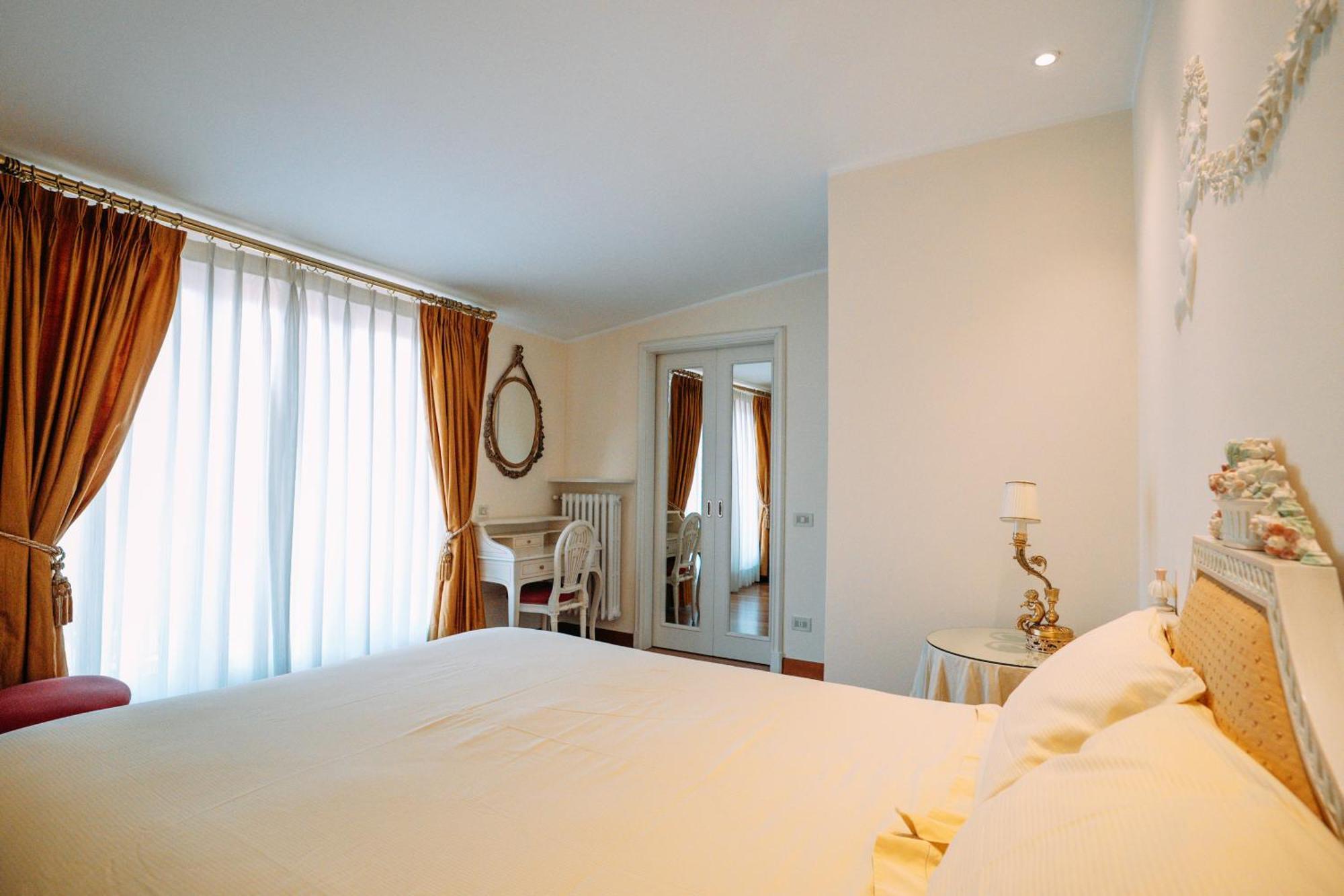 Suite Romantic Vista Lago Stresa Luaran gambar