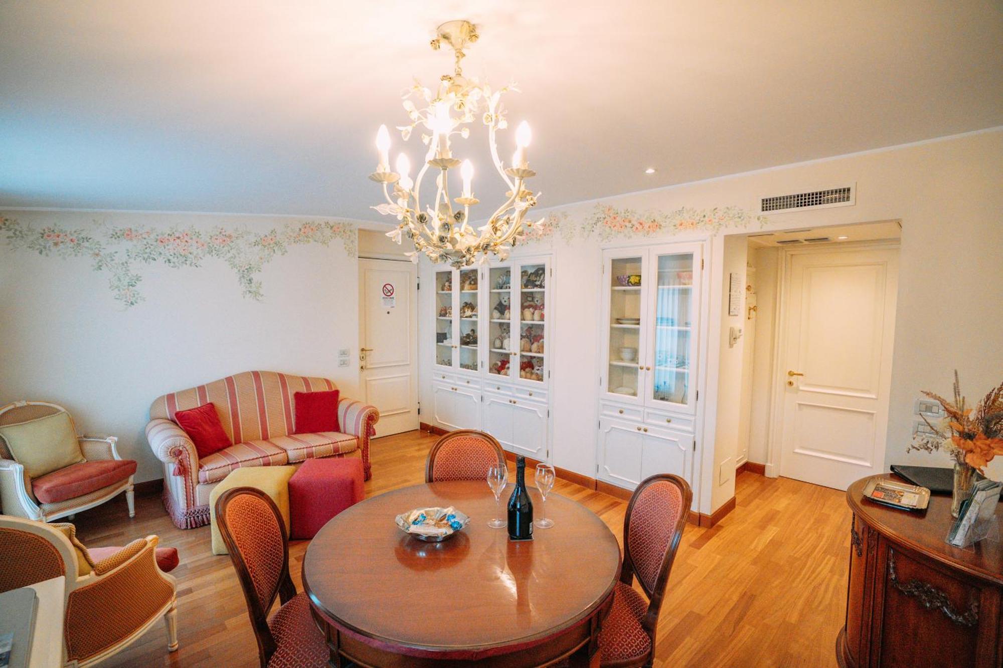 Suite Romantic Vista Lago Stresa Luaran gambar