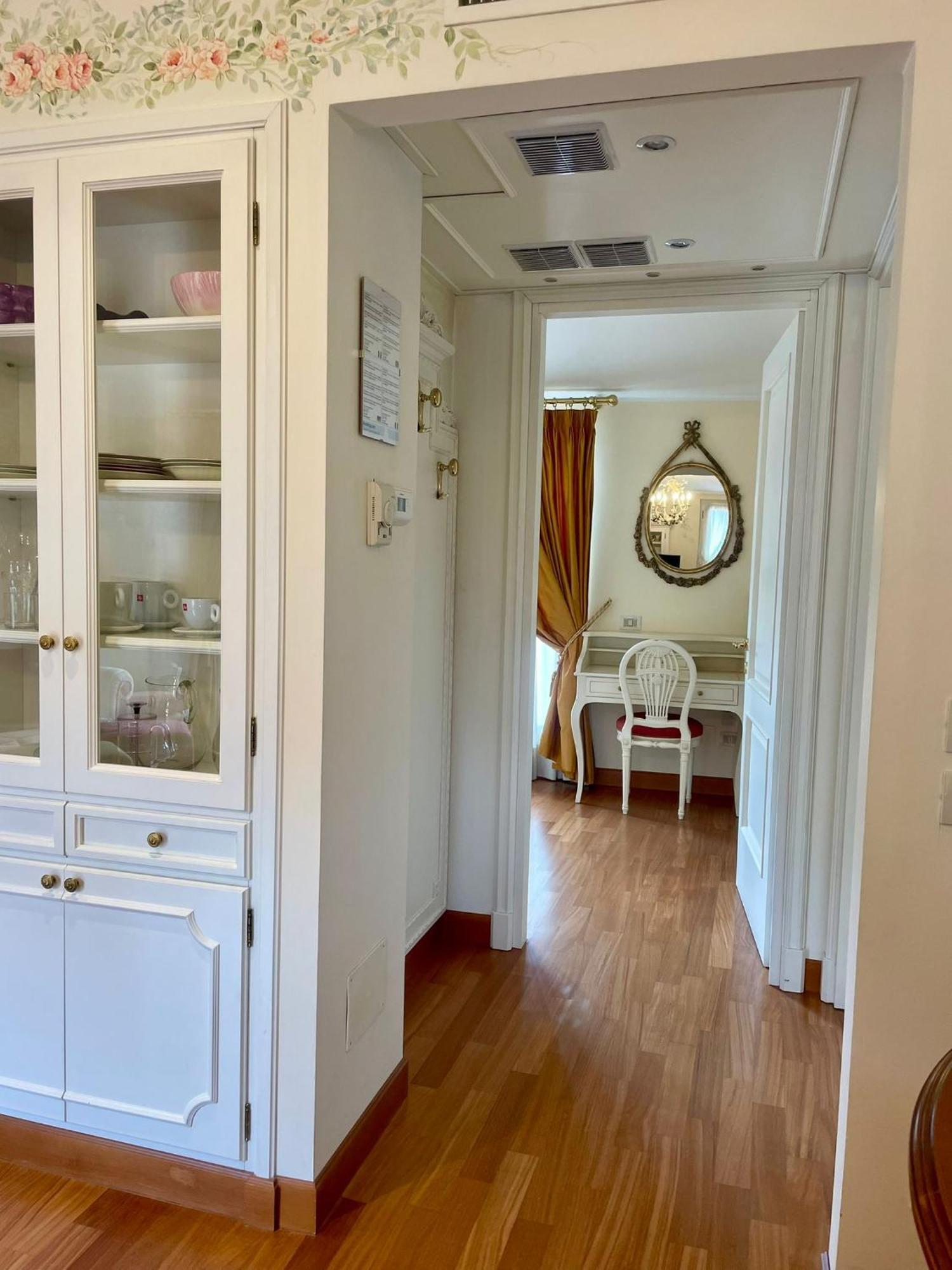 Suite Romantic Vista Lago Stresa Luaran gambar