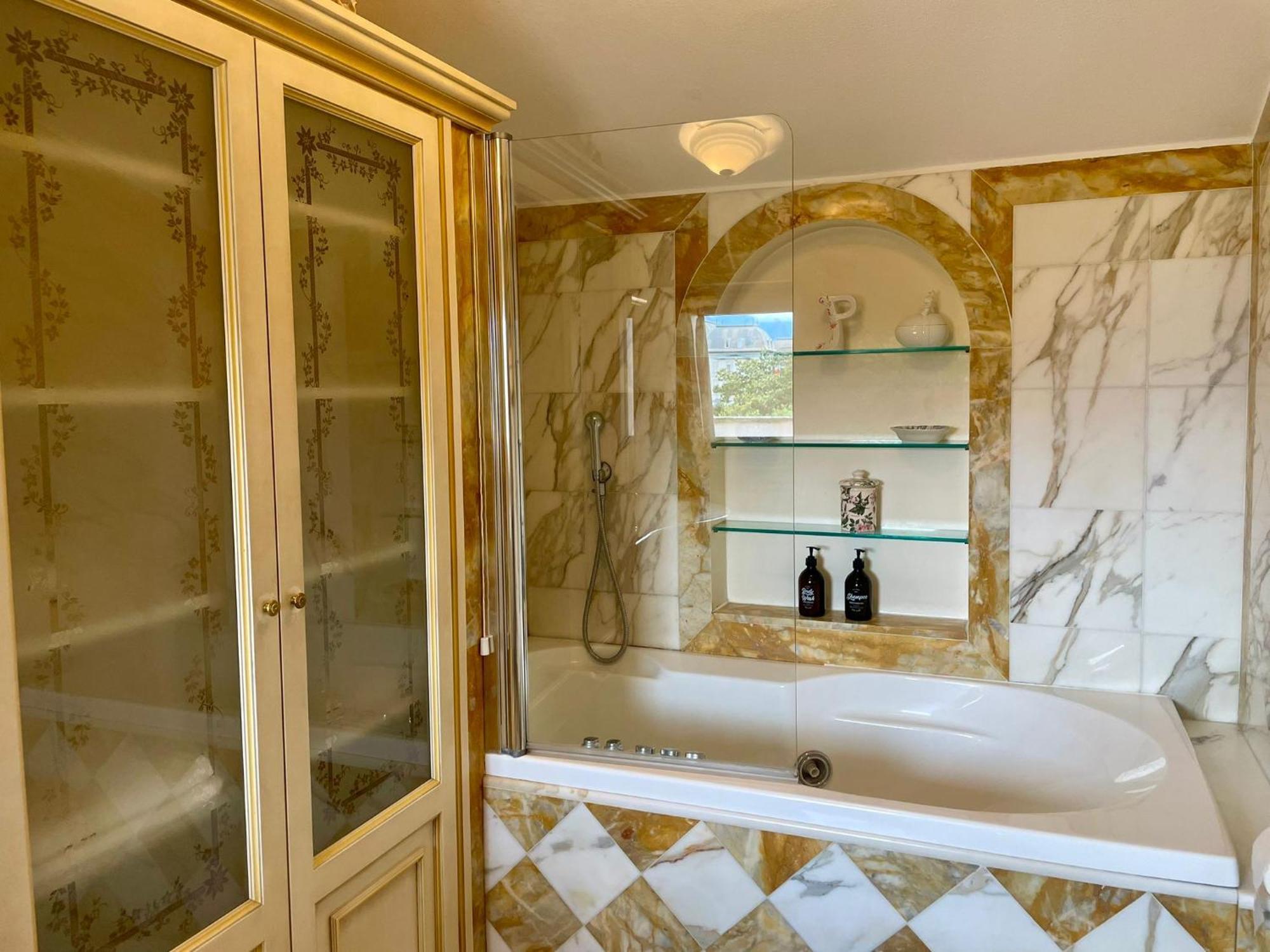 Suite Romantic Vista Lago Stresa Luaran gambar